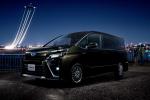 Toyota Voxy ZS Hybrid 2017 года